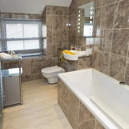 בית נופש Tommy's *